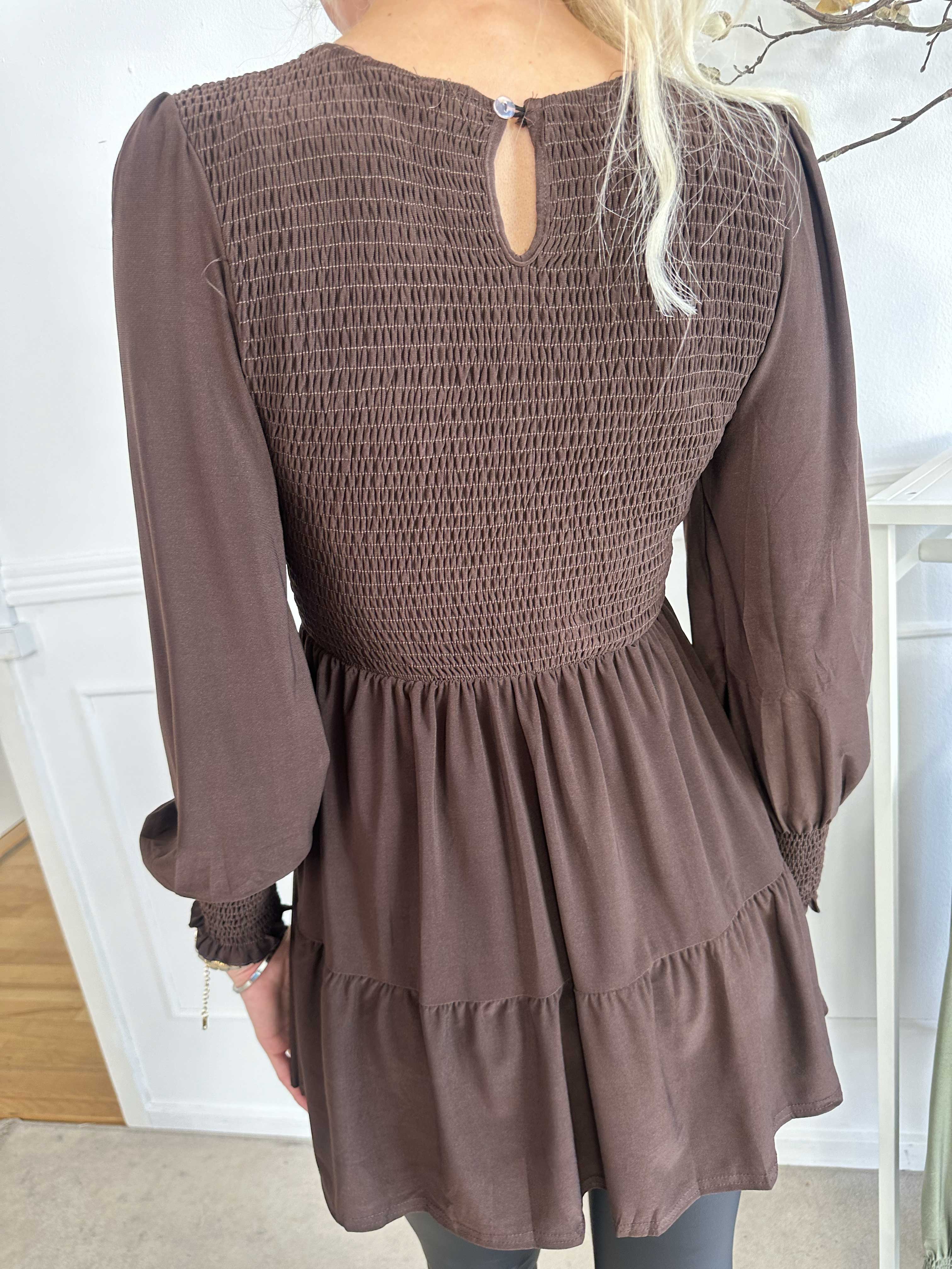 Kelly Shirt - Elastisk blus med smock över bröstet